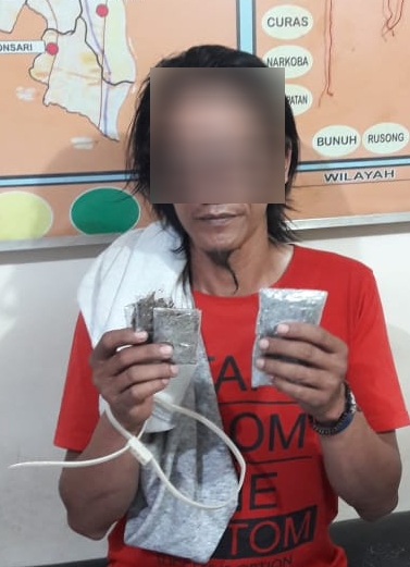 Tersangka MDR (41) saat ditangkap oleh jajaran Polsekta Sukun, Senin (4/1/2021). (Foto: Istimewa)