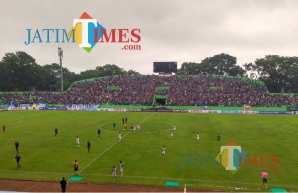 Ilustasi saat klub liga 1 menjalani pertandingan sebelum kompetisi dihentikan karena adanya pandemi Covid-19 (Foto : Dokumen MalangTIMES)