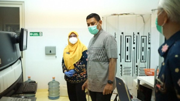 Wali Kota Kediri mendatangi Kantor Palang Merah Indonesia (PMI) Kota Kediri, Kemarin (15/1/2021). (Foto: Ist)