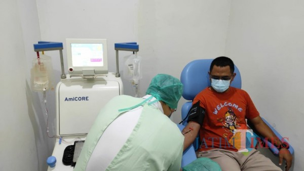 Heru Sutapa pendonor plasma pertama di Kota Kediri. (Eko arif s/Jatimtimes)