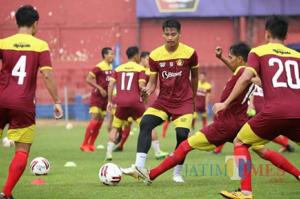 Pemain Persik Kediri saat berlatih di Stadion Brawijaya beberapa waktu lalu.(ist)