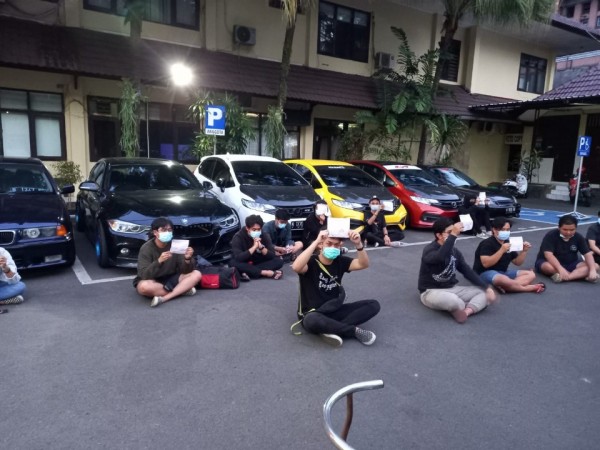 Para terduga pelaku balap liar yang diamankan oleh jajaran Satlantas Polresta Malang Kota, Minggu (24/1/2021). (Foto: Satlantas Polresta Malang Kota)