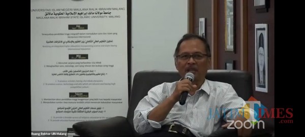 Jusuf-Hamka-Beber-Kekuatan-Sedekah-di-Webinar-UIN-Maliki-Malang-2cf705665702a6e0e.jpg