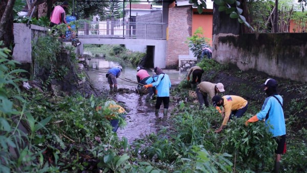 Wali Kota Kediri Abdullah Abu Bakar memerintahkan Dinas PUPR melakukan langkah strategis untuk mengatasi masalah tersebut. (Foto: Ist)