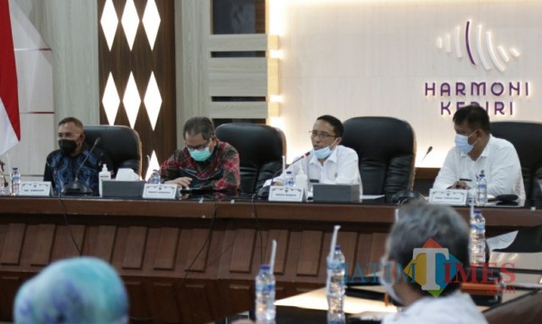 Kabag Pemerintah Kota Kediri saat berdiskusi Progam prodamas dengan Pemkot Samarinda.(ist)