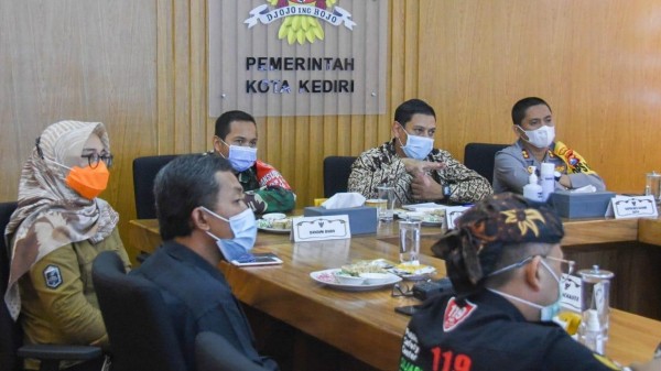 Rapat evaluasi PPKM dan PPKM mikro di Pemkot Kediri. (Foto: Ist)