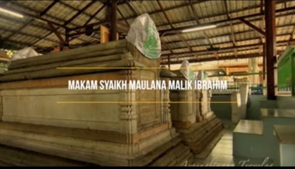 Makam-Syekh-Maulana-Malik-Ibrahimedd4ca0b146768ce.jpg