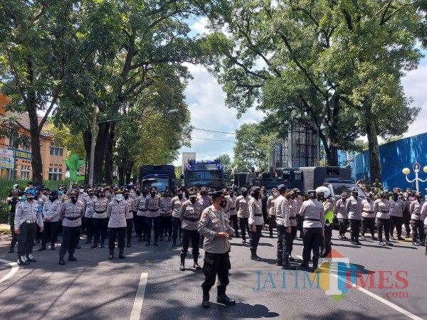 International-Women-Days-di-Kota-Malang-Ricuh-Disusupi-Oknum-AMP-157fcd8cb6c3346d5.jpg