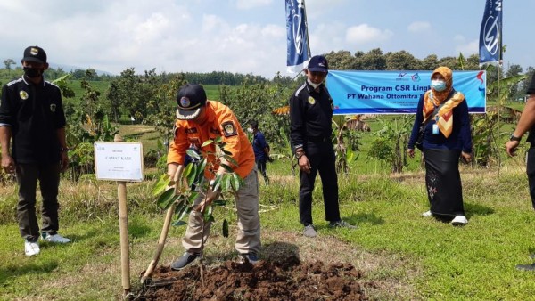 Peduli-Lingkungan-Hidup-WOM-Finance-Tanam-1000-Pohon-Untuk-Penghijauan-2440baf9d332c42bb.jpg