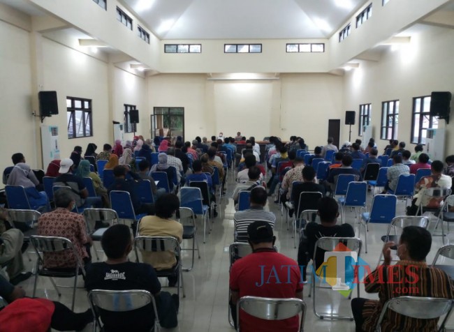 Para pegawai DPUPRPKP Kota Malang saat mendapat arahan tentang larangan mudik (Anggara Sudiongko/MalangTIMES)