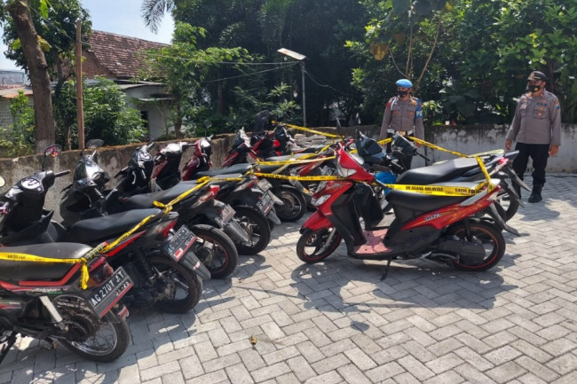 Sepeda motor yang diamankan polisi ini diduga akan digunakan oleh para remaja untuk melakukan aksi balap liar. (Foto: Ist)
