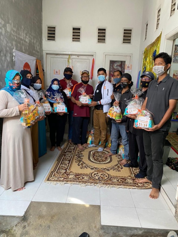 Berkah-Ramadan-Fraksi-PKS-DPRD-Kota-Malang-Berbagi-Bingkisan-di-Kecamatan-Lowokwaruae3f7cafe8545885.jpg