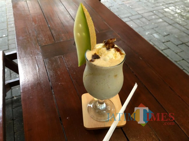 Es Melon Kurma.