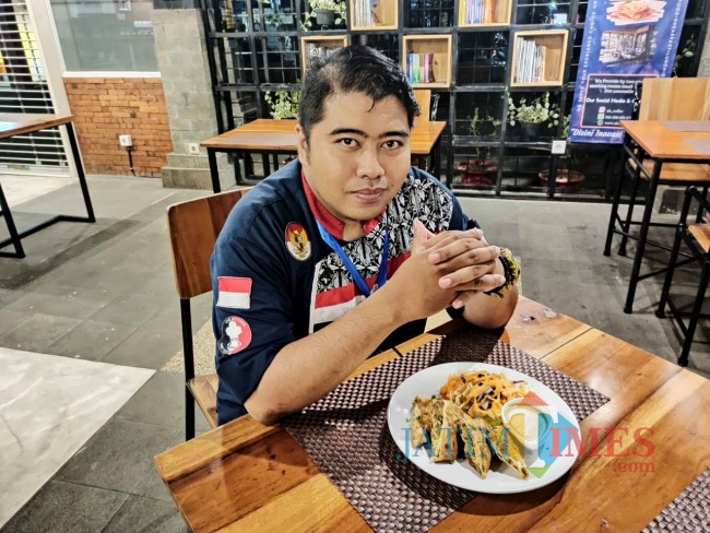 Satya Perdana dengan Curry Morttabok.