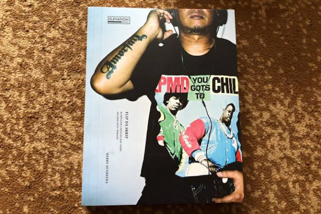 Buku Flip Da Skrip: Kumpulan Catatan Rap Nerd Dalam Satu Dekade.