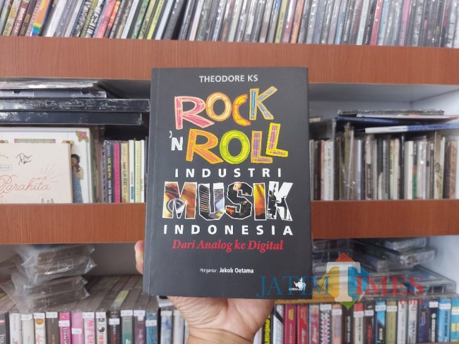 Buku Rock n Roll Industri Musik Indonesia: Dari Analog ke Digital.