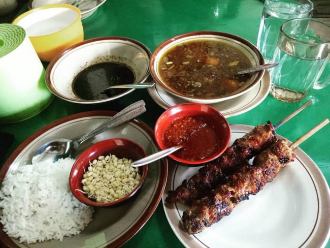 Menu Di Warung Sate Gebug 1920.