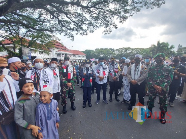 Jajaran Forkpimda Kota Malang yang hadir dalam Aksi Bela Palestina di depan DPRD Kota Malang.