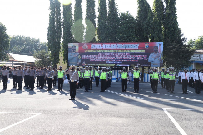 Polres Kediri menggelar apel kesiapan pasukan dalam rangka Operasi Patuh Semeru 2021, Senin (20/9/2021). Foto (Dok: Polres Kediri)