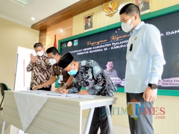 Kejari Kabupaten Malang Ajak Bumdes Lebih Profesional Malangtimes<script async src=