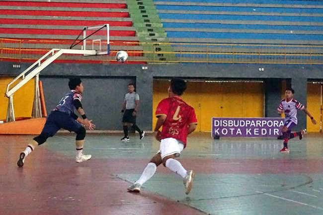  Masyarakat Kota Kediri kini dapat kembali berolahraga di dalam Gelanggang Olahraga (GOR) Jayabaya. (Foto: Pemkot Kediri) 