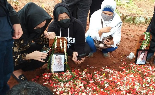 Isak tangis keluarga Vanessa dan Bibi