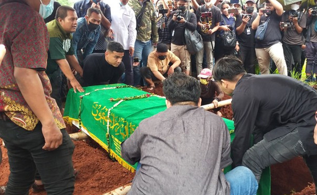 Pemakaman Vanessa dan Bibi