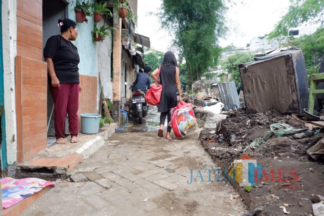 Pengungsi saat pulang ke kediamannya masing-masing 