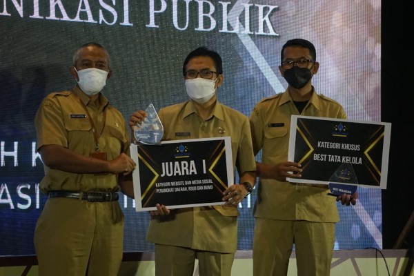 pelayanan-publik-2848dbc23fc53a5b0.jpg