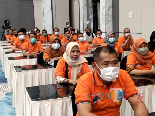 Peserta kegiatan sosialisasi ketentuan di bidang cukai saat memperhatikan pemaparan.(Foto:Riski Wijaya/MalangTIMES).