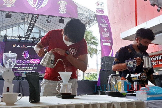  Workshop Barista Coffee dan Barista Competition. Foto: (Bams Setioko/JatimTIMES)