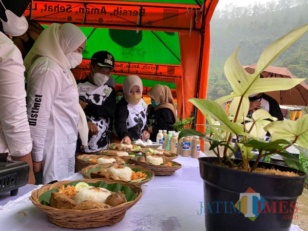 Dinas-Pariwisata-Kota-Batu-Angkat-Festival-Susu-Sapi-Brau472ee0c8836705ba9.jpg