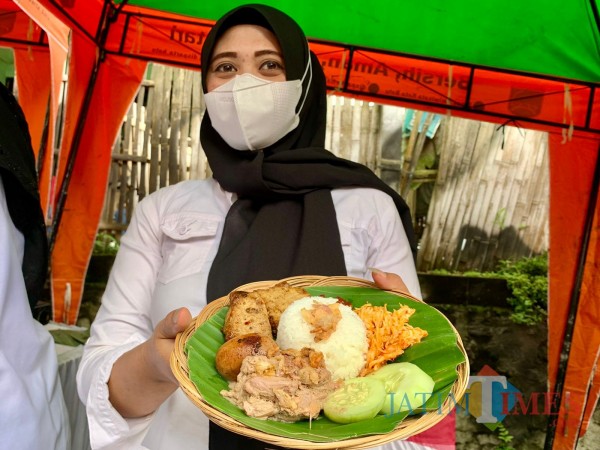 Susu-Jadi-Makanan-Berkuah-Gudeg90a0ea3d8930df64.jpg