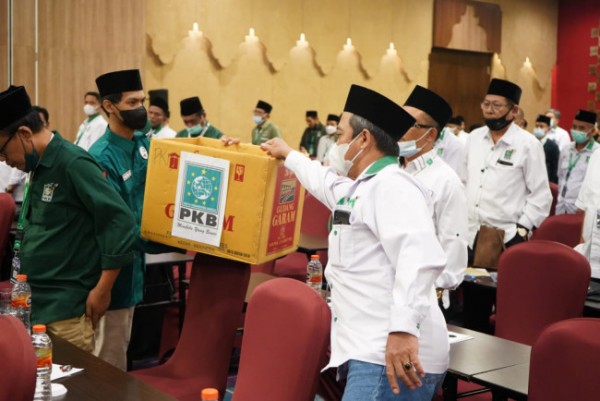 Erupsi Semeru, Spontanitas Anggota Fraksi PKB se-Jatim Menggelar Kotak Amal saat Bimtek