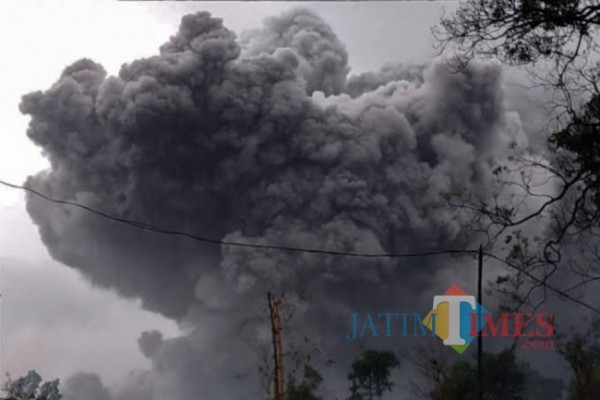 Wabup Lumajang Minta BNPB Kirim Helikopter Untuk Evakuasi Warga 