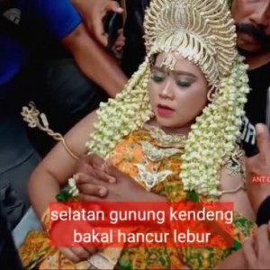 Viral Wanita Mengaku Utusan Nyi Roro Kidul, Sebut Kawasan Selatan Pegunungan Kendeng Bakal Hancur