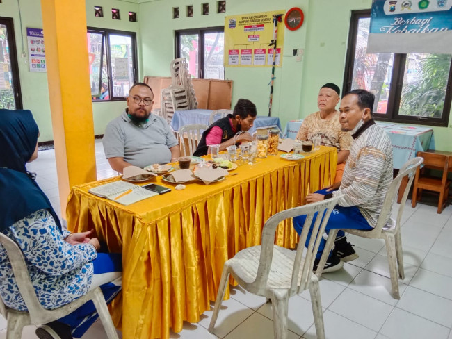 Musyawarah di Balai RW 02 Kelurahan Ciptomulyo.