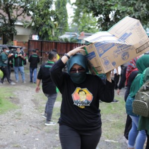 Turun ke Lokasi Bencana Semeru, Wakil Ketua DPRD Jatim Tunjukkan Power of Emak-Emak