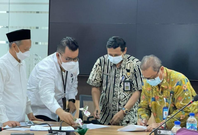 Penandatanganan MoA antara FISIP UB dengan Pemerimtah Desa Pakiskembar, Kecamatan Pakis, Kabupaten Malang.