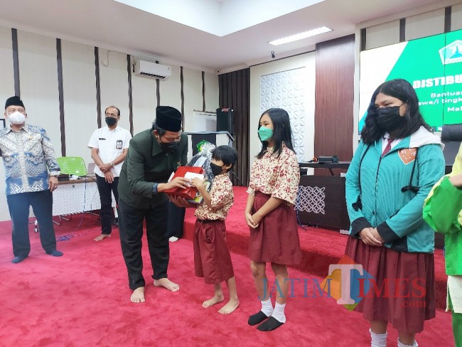 Baznas Kota Malang Salurkan Bantuan Kepada 200 Anak Yatim Korban Covid-19, Masing-masing Dapat Rp 3 Juta