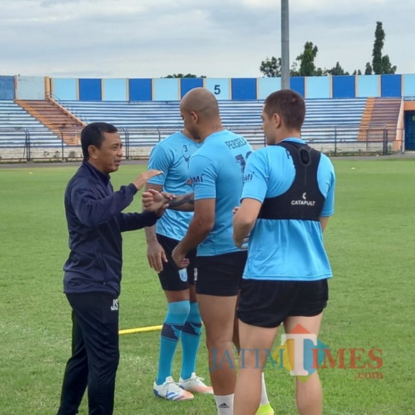 Pimpin Latihan Perdana Persela Lamongan, Jafri Sastra Siapkan Strategi Keluar Zona Degradasi