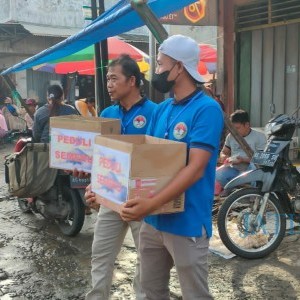 Pemdes Support Paguyuban Pedagang Pasar Tunggangri Galang Donasi Korban Erupsi Semeru