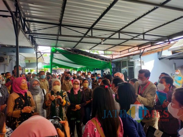 Tingkatkan Layanan Pekerja Migran, Menaker Ida Resmikan LTSA di Blitar