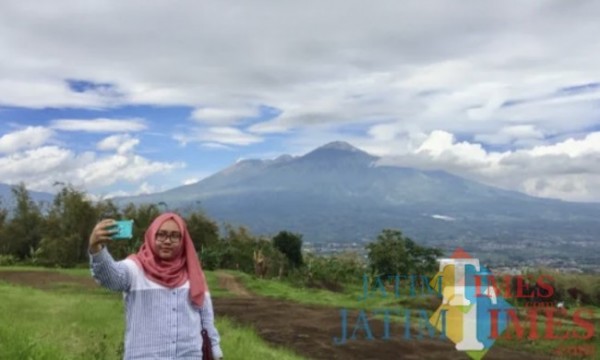 Wisatawan-berswafoto-di-Jalibar.-C.jpeg4a6d0ee001f0cf7e.jpg