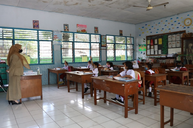 Selain itu meminta tenaga pendidik dan siswa untuk mengikuti vaksinasi, mereka juga diwajibkan untuk memperketat protokol kesehatan.  (Foto: Istimewa)