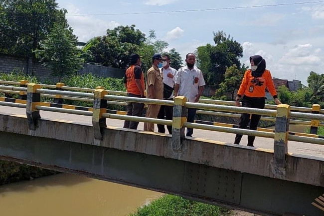 Pemerintah Kota Kediri melalui BPBD dengan DLHKP memetakan titik-titik yang harus secepatnya dilakukan pembersihan. (Foto: Dok Pemkot Kediri)