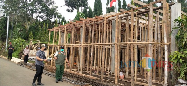 Pemkot Batu Kerahkan Tenaga Tukang, Percepat Pembangunan Rumah Warga Terdampak Banjir Bandang