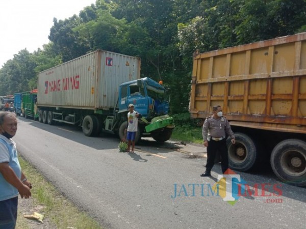 4 Truk Tabrakan di Ngawi, Satu Luka-Luka