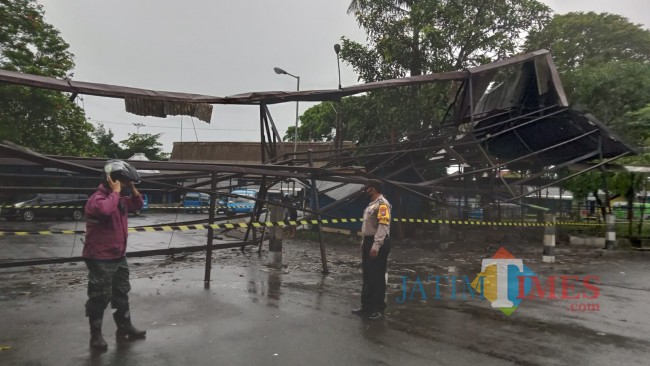 Proses pengecekan yang dilakukan oleh anggota Polresta Malang Kota.