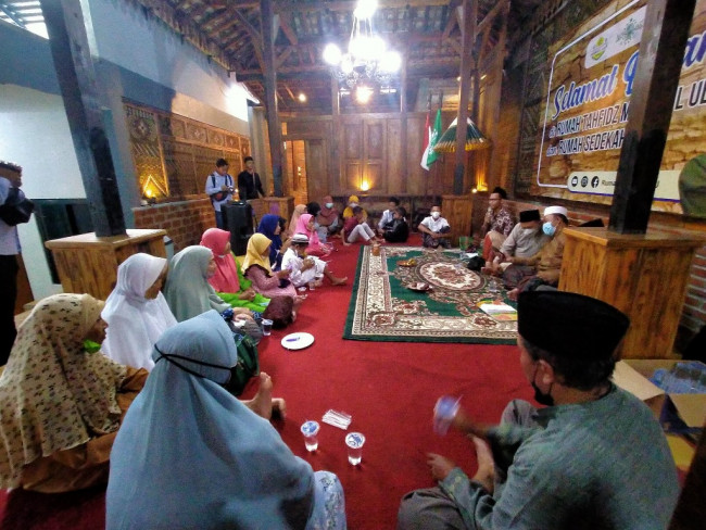 Rumah Sedekah NU Beri Santunan Anak Yatim dan Janda